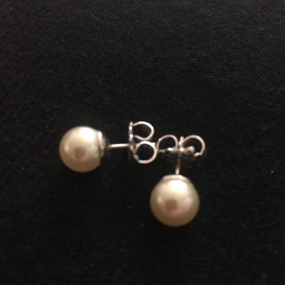 MAJORICA 18” length Pearls with Earings. Traditional and Classic - Picture 12 of 14